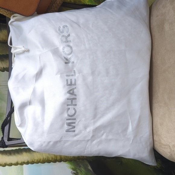 023 - NWT MICHAEL KORS shoulder bag! 💕 - Picture 13 of 13